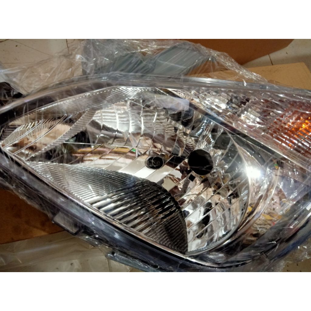 LAMPU BESAR AVANZA 2012-2015 KANAN KIRI