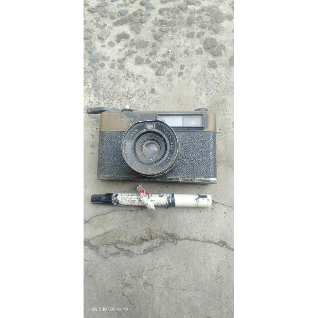 kamera merk YASHICA lawas