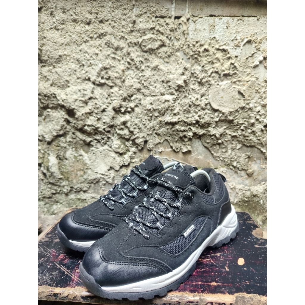 Sepatu Outdoor Rosento size 44 28cm