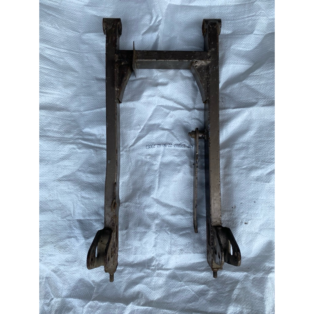 Swing arm lengan ayun suzuki shogun kebo shogun rr 110 original lepasan copotan motor layak pakai