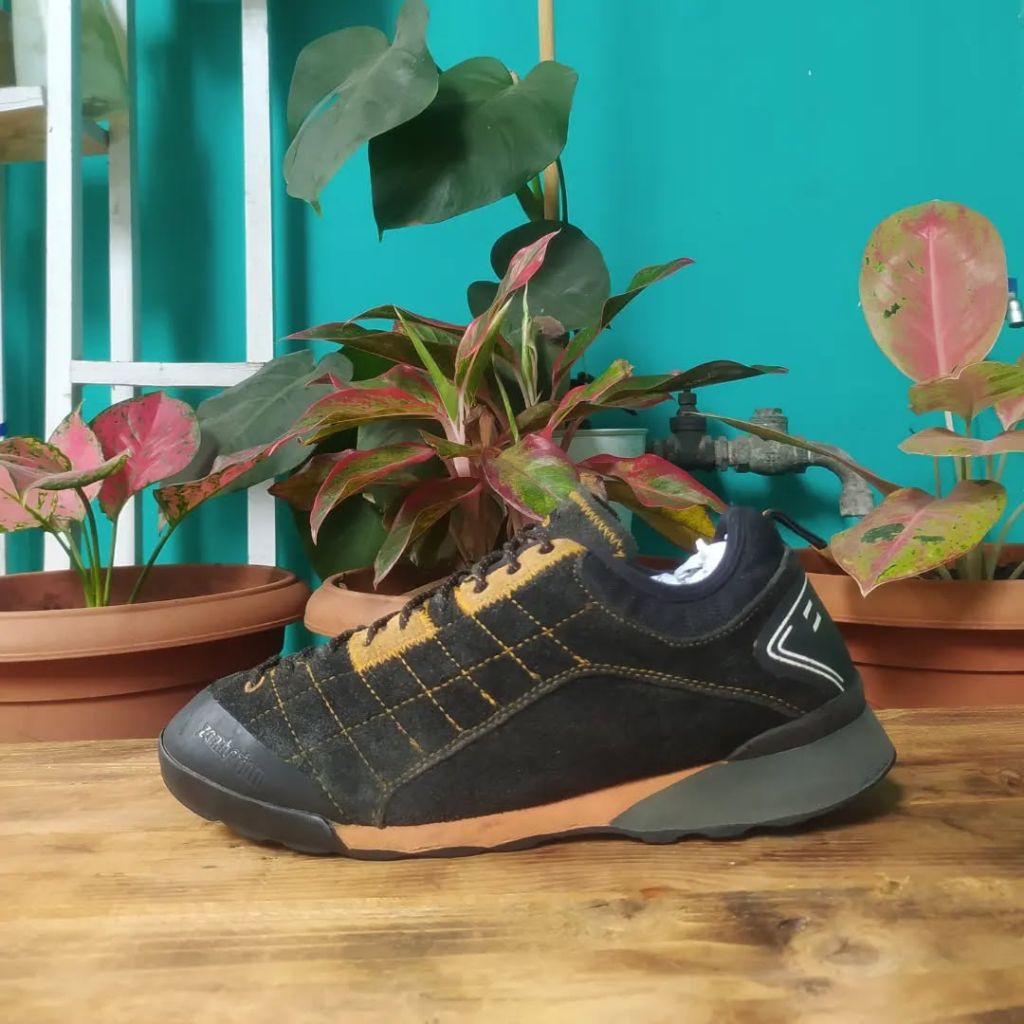 sepatu gunung hiking treking outdoor zamberlan size 43