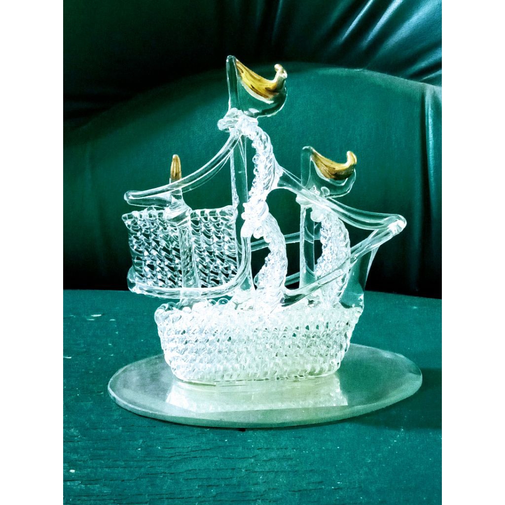 Pajangan Miniatur Kapal Kristal