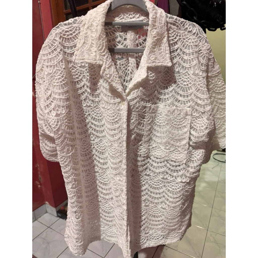 Preloved aumone brokenwhite