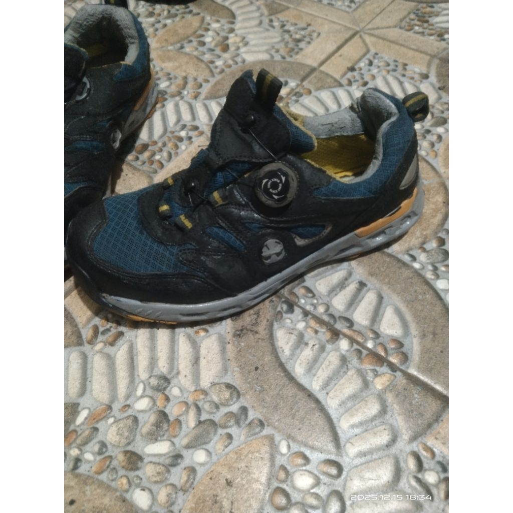 sepatu safety pendek