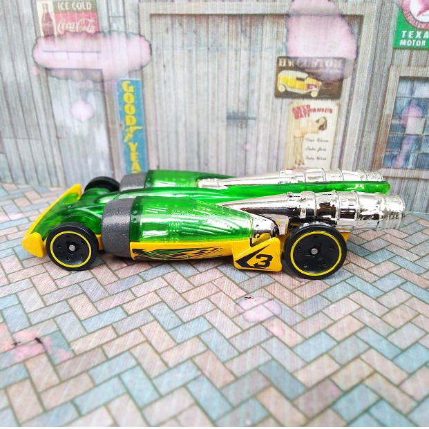 Hot Wheels Loose Salt Shaker_green