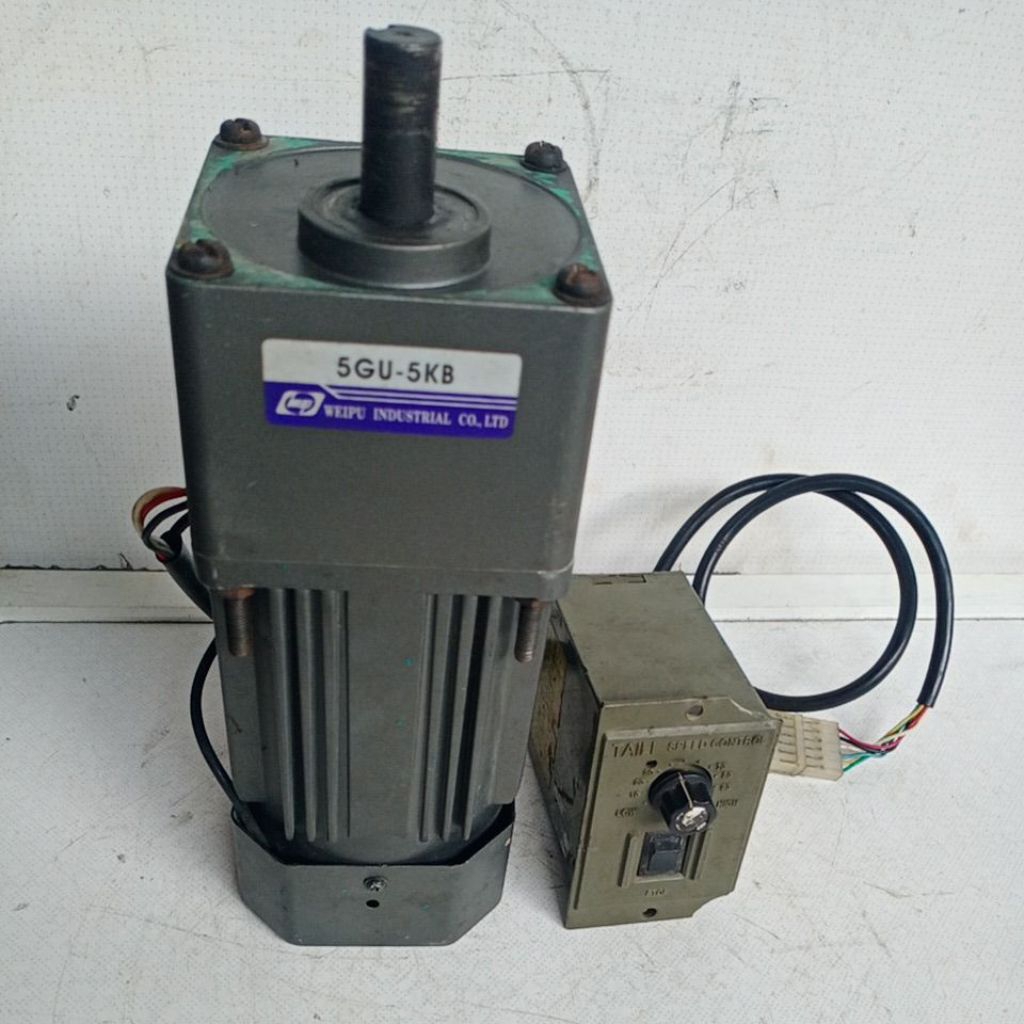 SPEED KONTROL DINAMO GEARBOX AC 1PHASE.   220 VOLT.    120 WATT.   RATIO 1:5.   290 RPM.