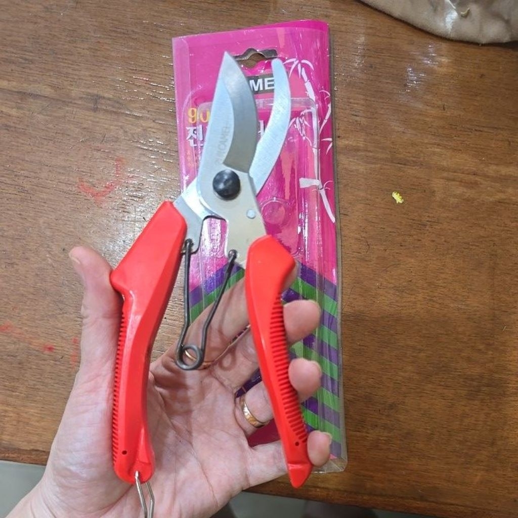 gunting dahan ranting bengkok camel