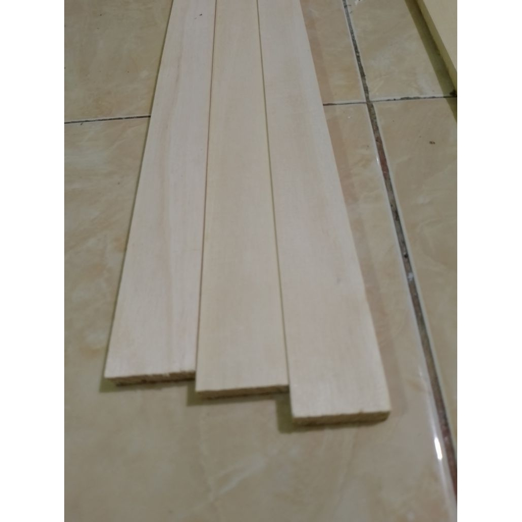 list Reng kayu tipis jati perhutani 1 PCS UK 1 x 3 Cm p 1 meter sudah di serut amplas halaus
