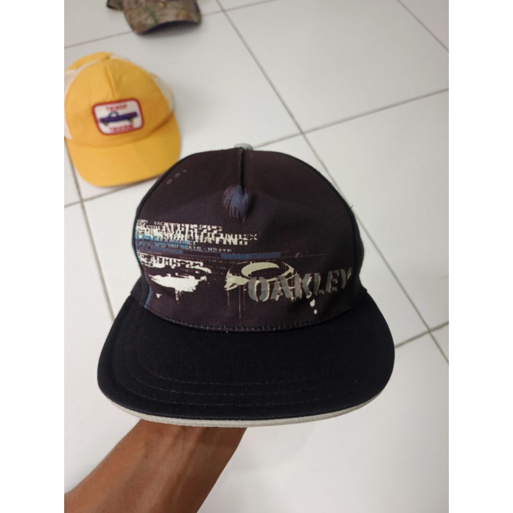 vintage oakley cap