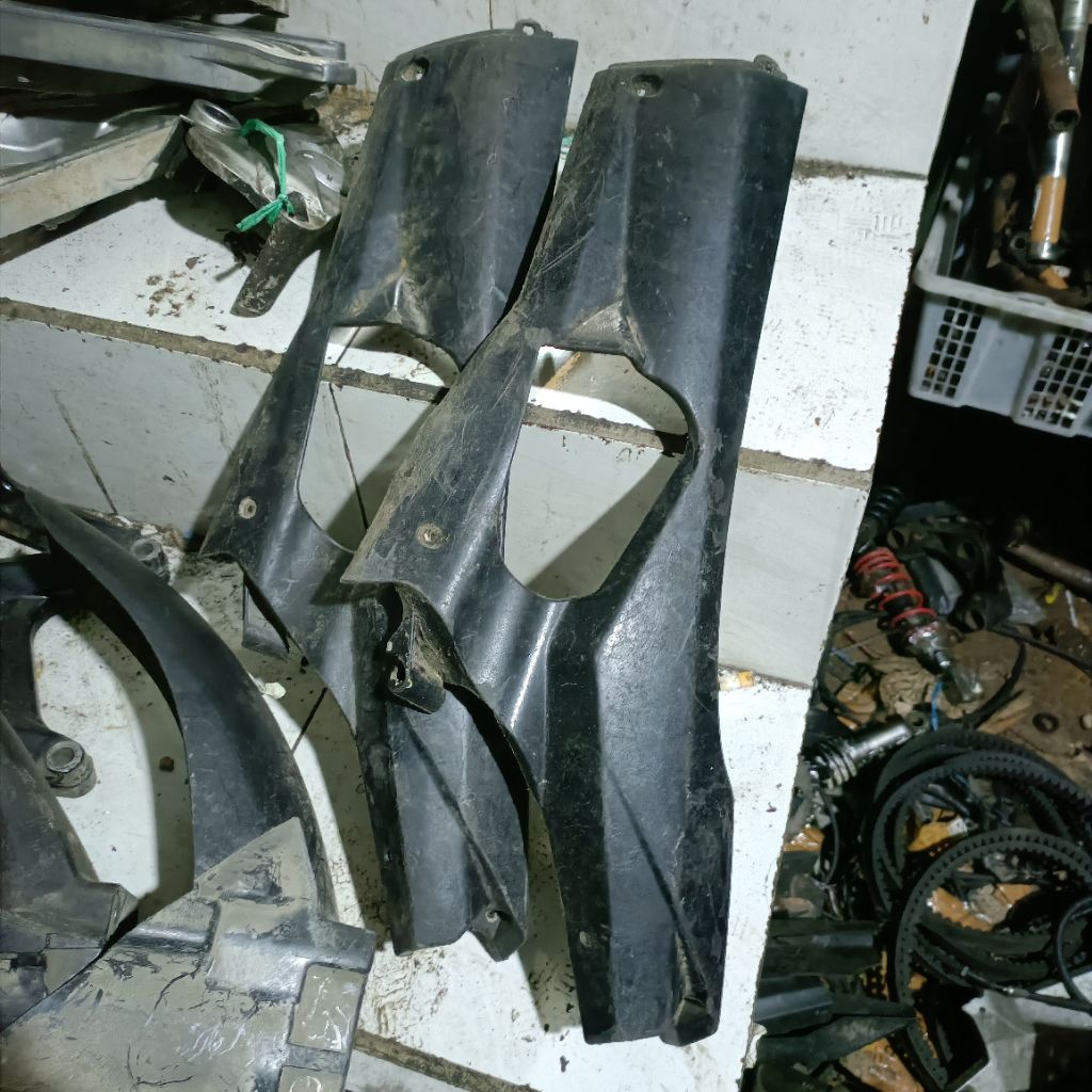cover dek side bawah pijakan kaki kolong samping kiri original bekas beat fi old k25 bekas