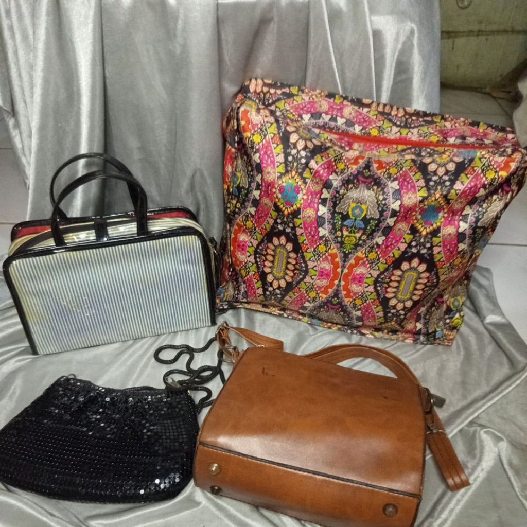tas  preloved wanita tas selempang / tas mini / tas pesta / organizer makeup /pouch