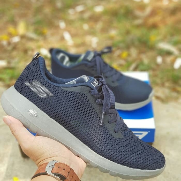 Skechers / skechers pria / Skechers Original / skecher go run / Sepatu Lari / Sepatu running