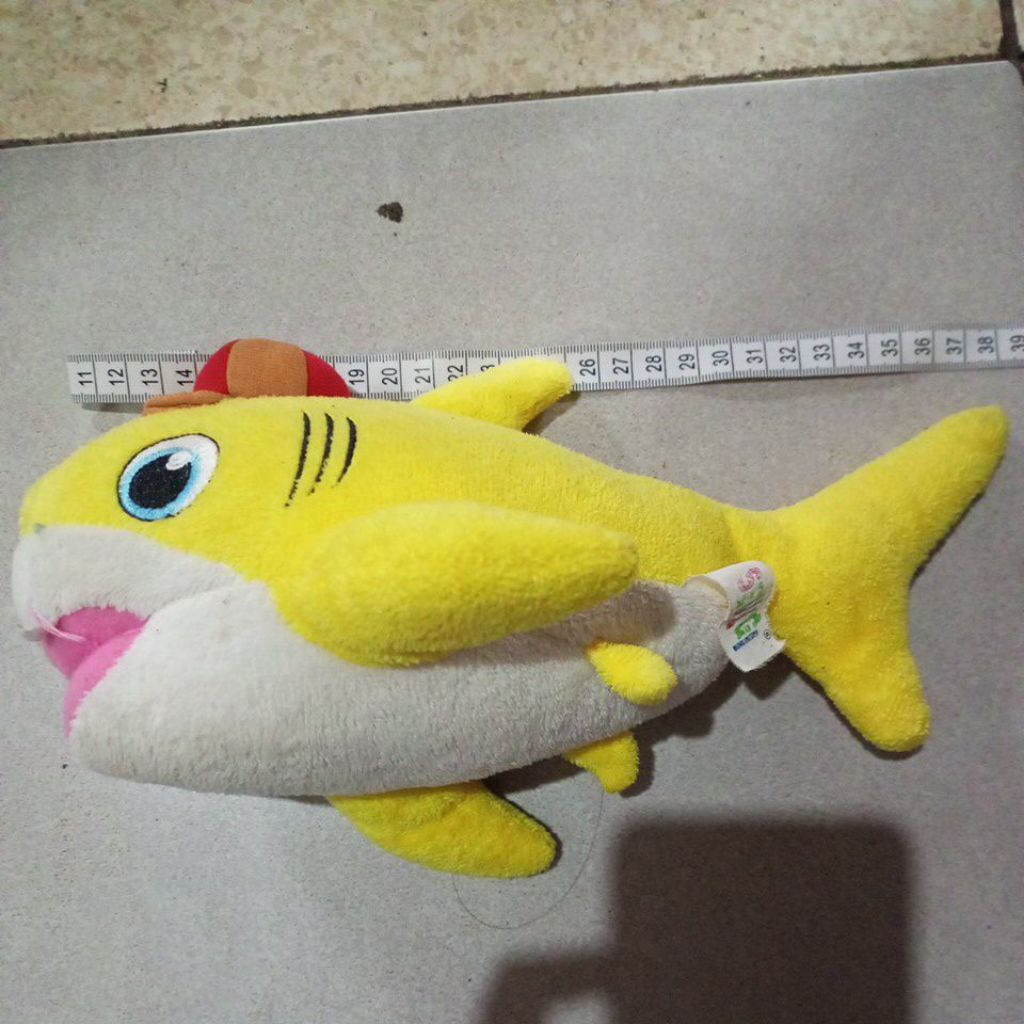 mainan bayi kerincing boneka ikan hiu kuning