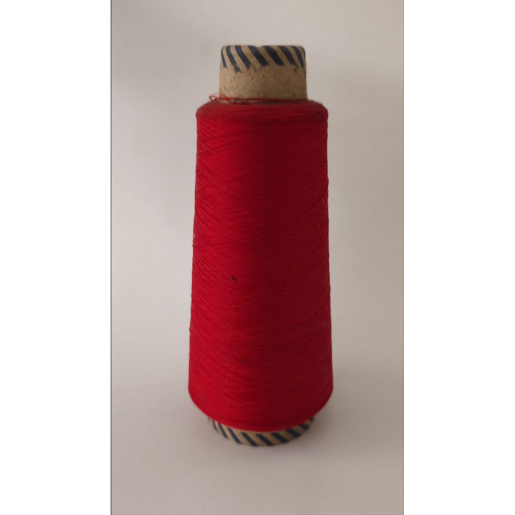 Benang obras warna merah(sisa produksi)