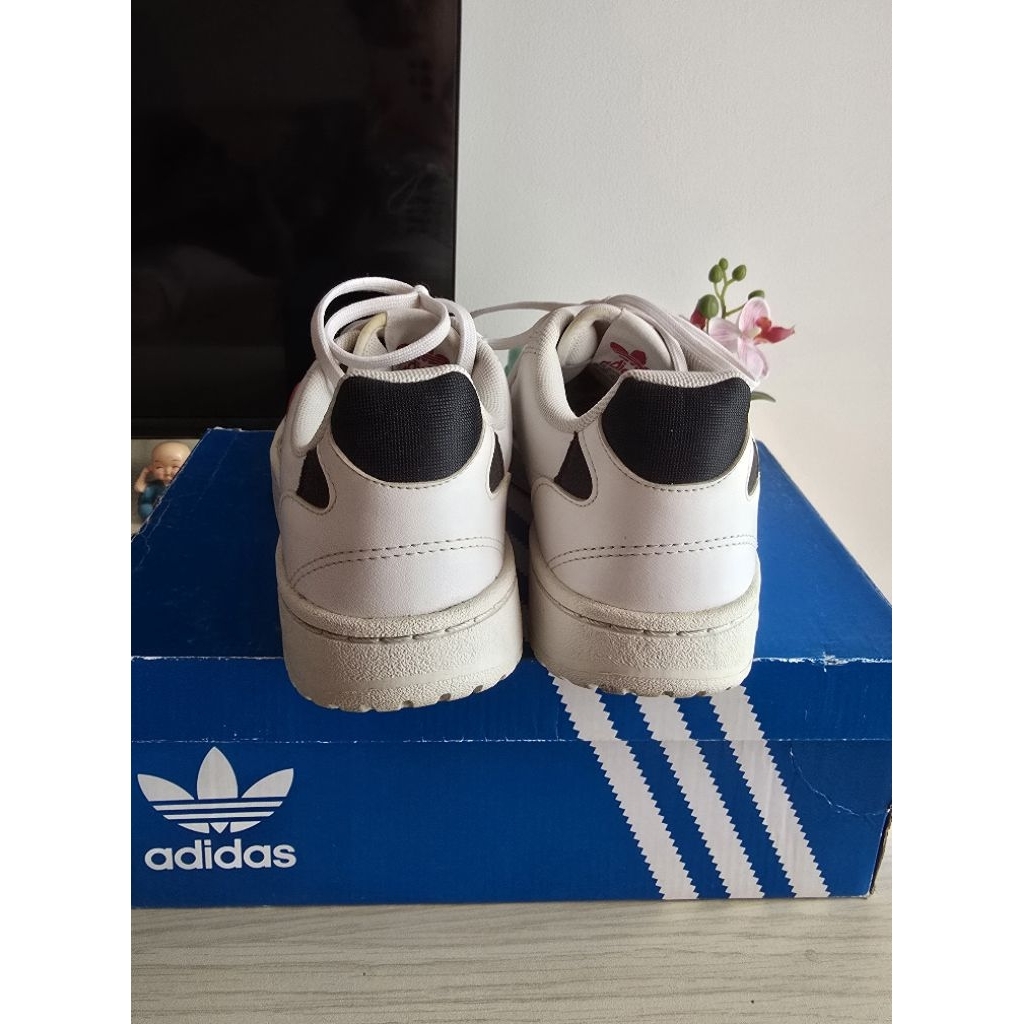 sneakers adidas ,sepatu wanita