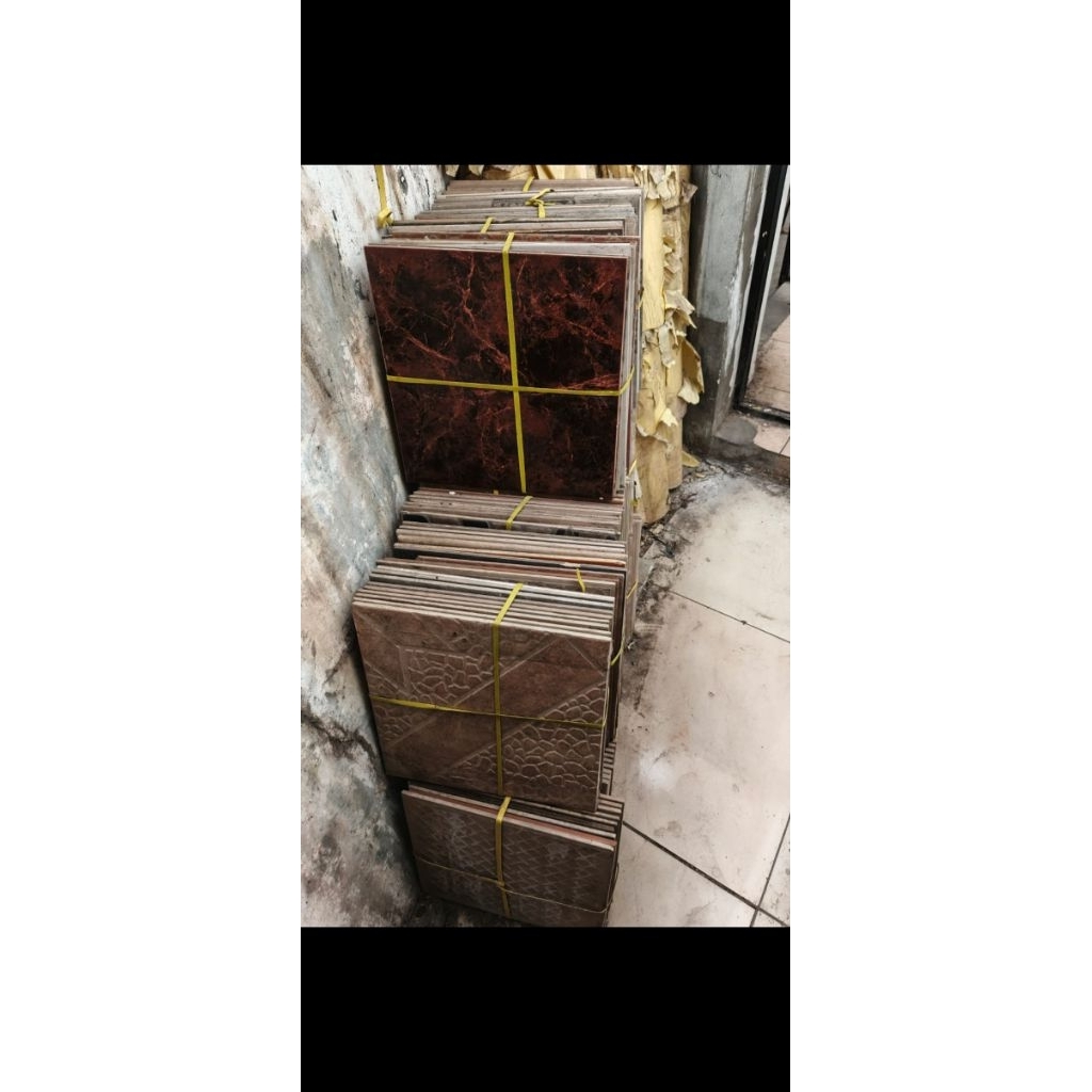 keramik random campuran ukuran 33x33 (instant kurir only)