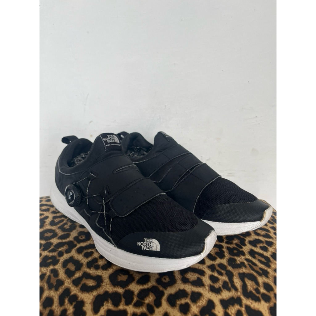 SEPATU THE NORTH FACE SIZE 41
