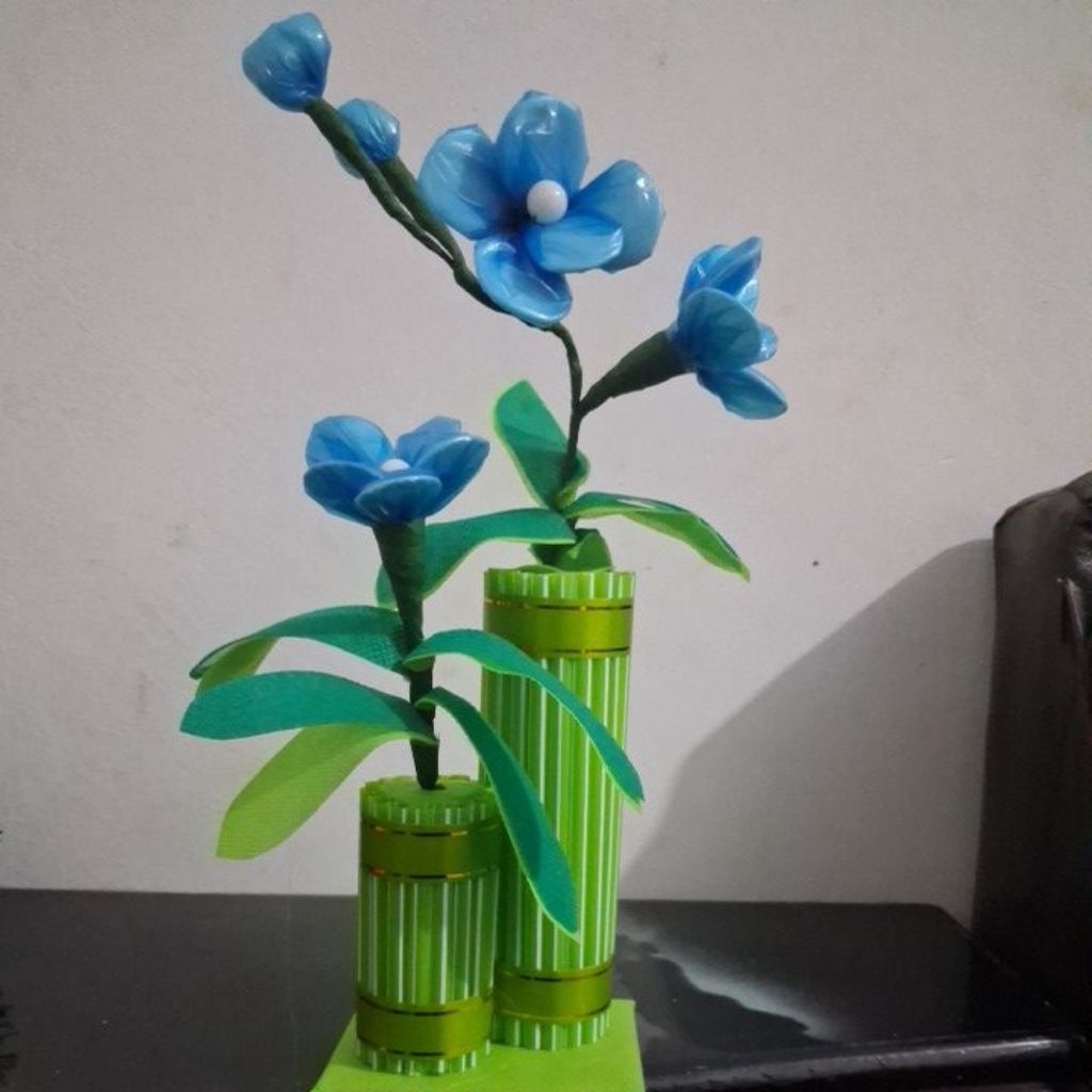 Kerajinan Tangan dari Plastik dan sedotan