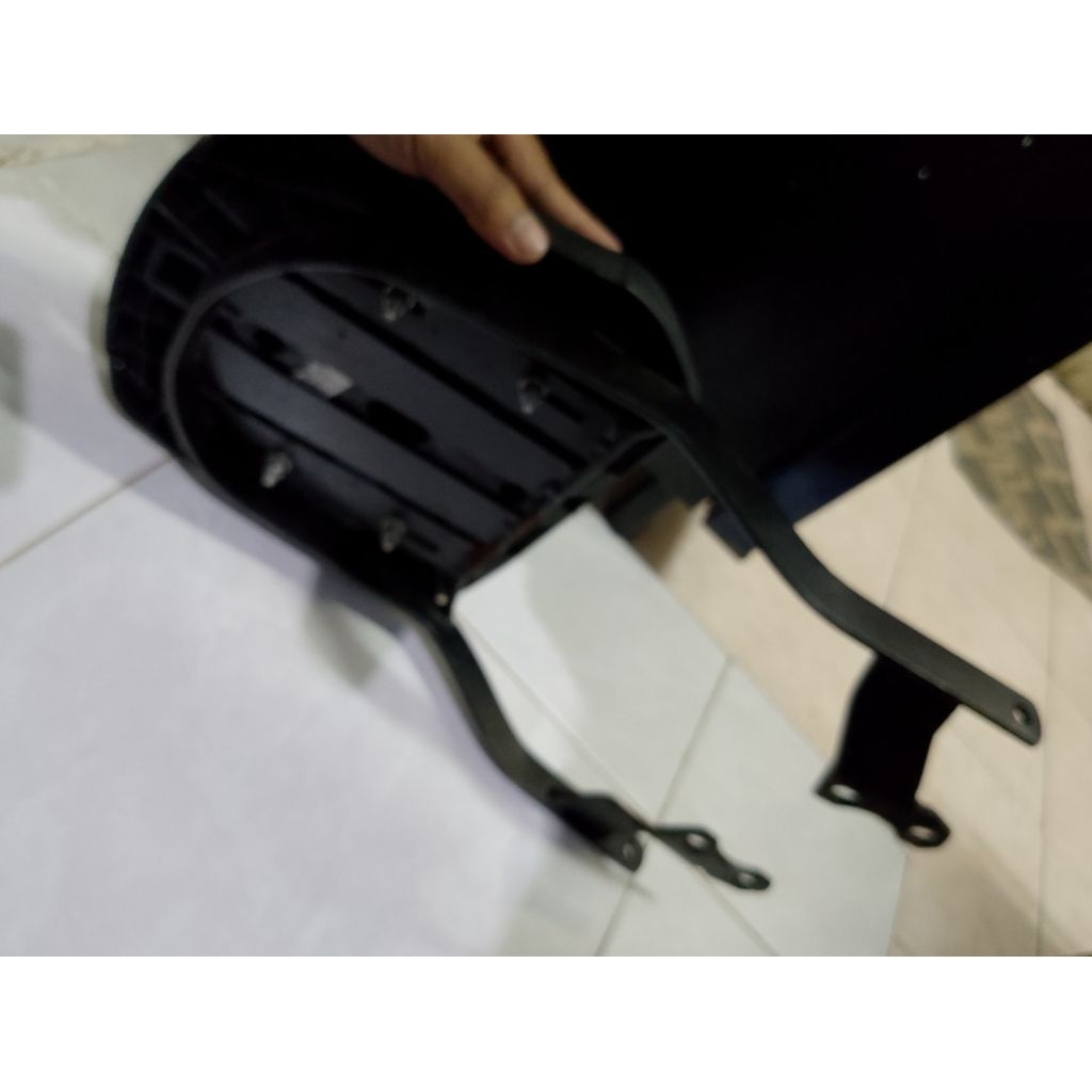 breket cb150r old plus dudukan box Givi