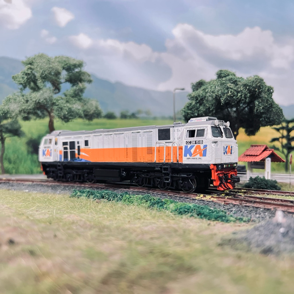 Miniatur Lokomotif CC 206 High Detail Bermesin DC Analog Skala HO 76