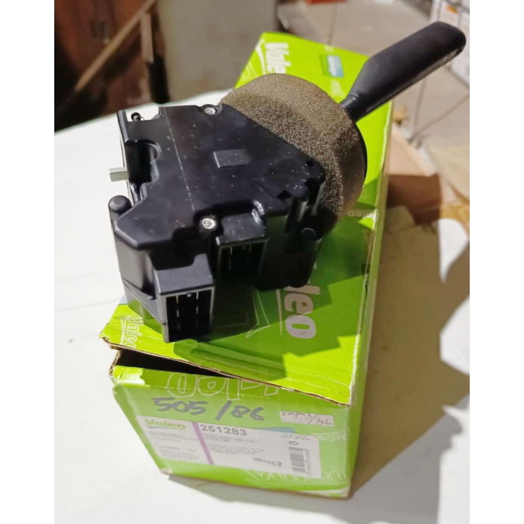 SKAKEL LAMPU PEUGEOT 505 TH 86