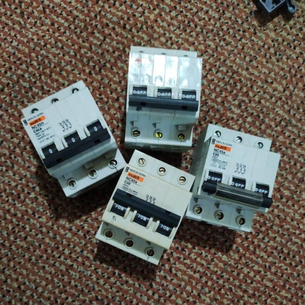 MCB 3P Merlin Gerin Schneider Original Bekas