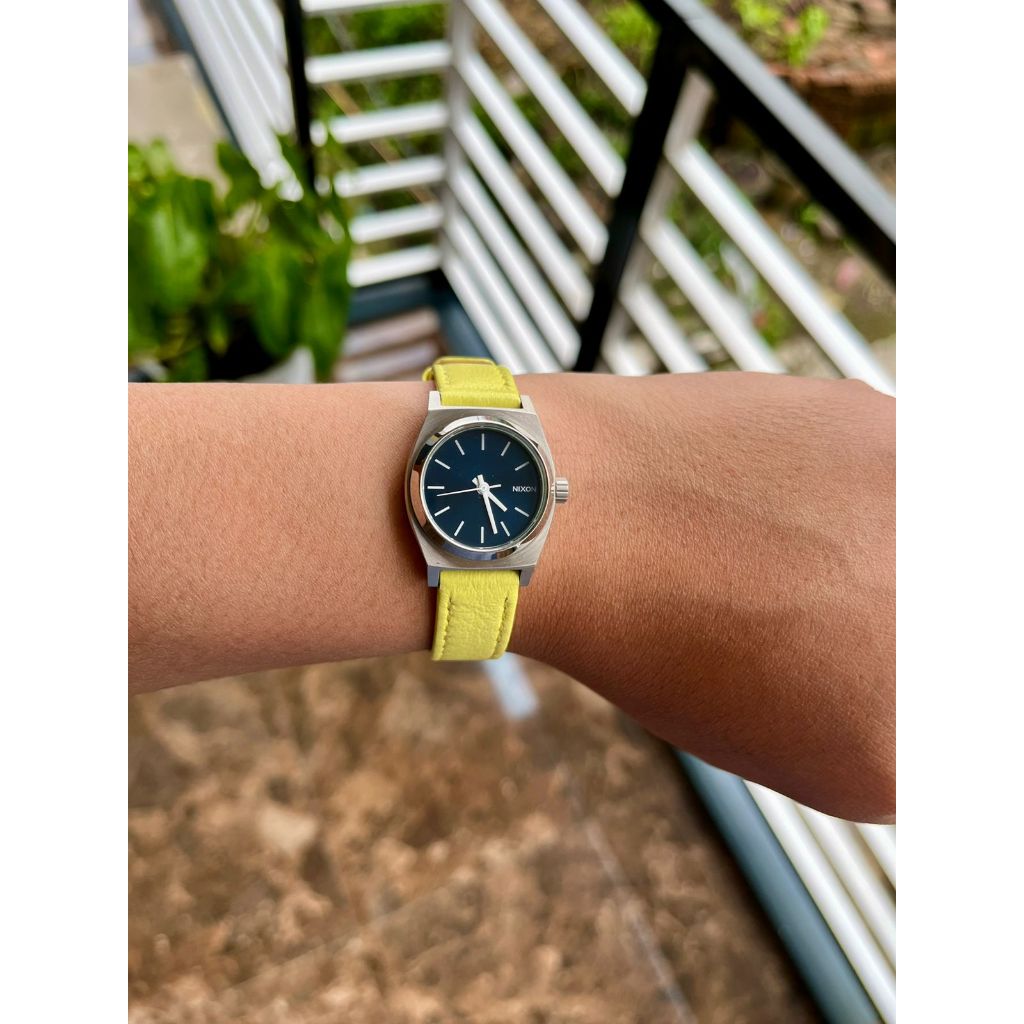 Jam Tangan Nixon Strap Kulit Kuning Blue Dial Stainless Steel Case