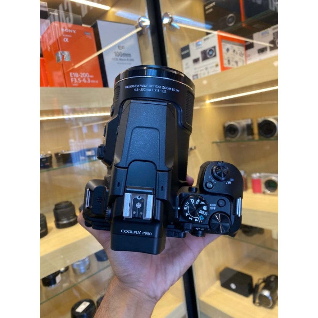 NIKON COOLPIX P950 / Kamera nikon zoom 83x / kamera zoom bulan