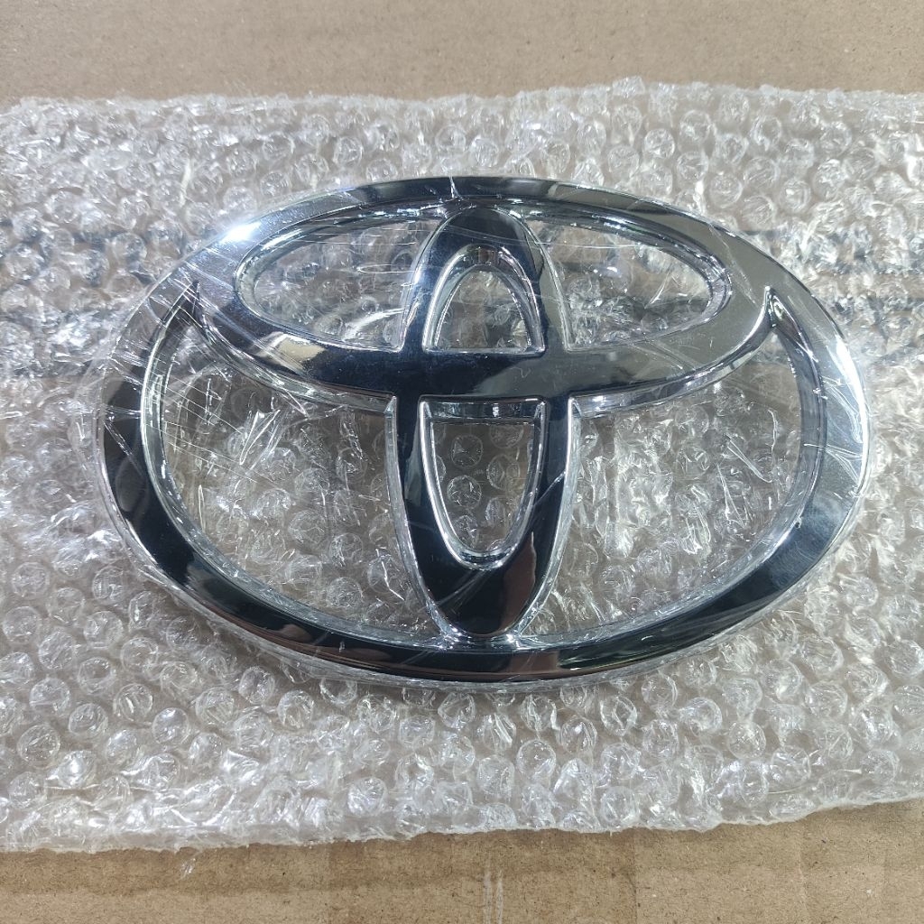 Emblem Toyota Emblem Grill Radiator Kijang Innova 2005-2011 75311-0K020