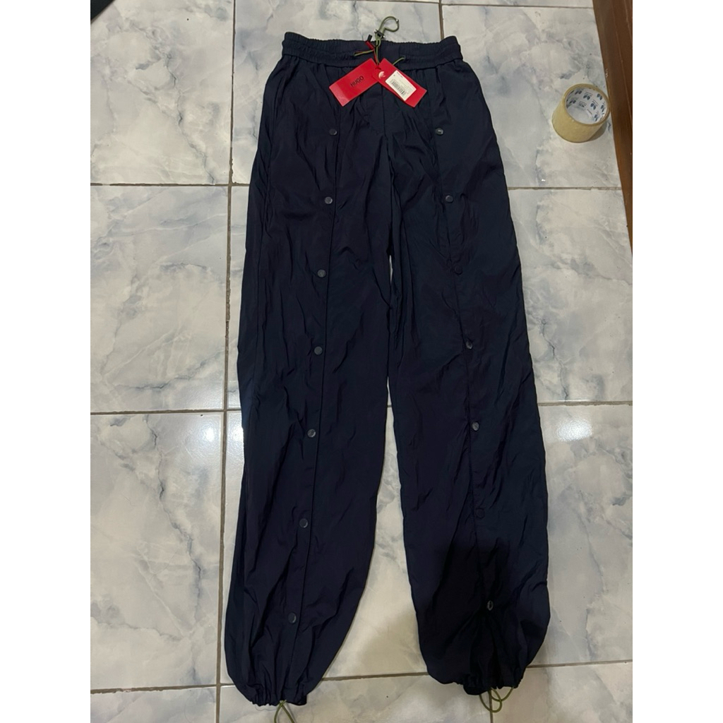 CELANA PANJANG PARASUT HUGO BOSS SECOND