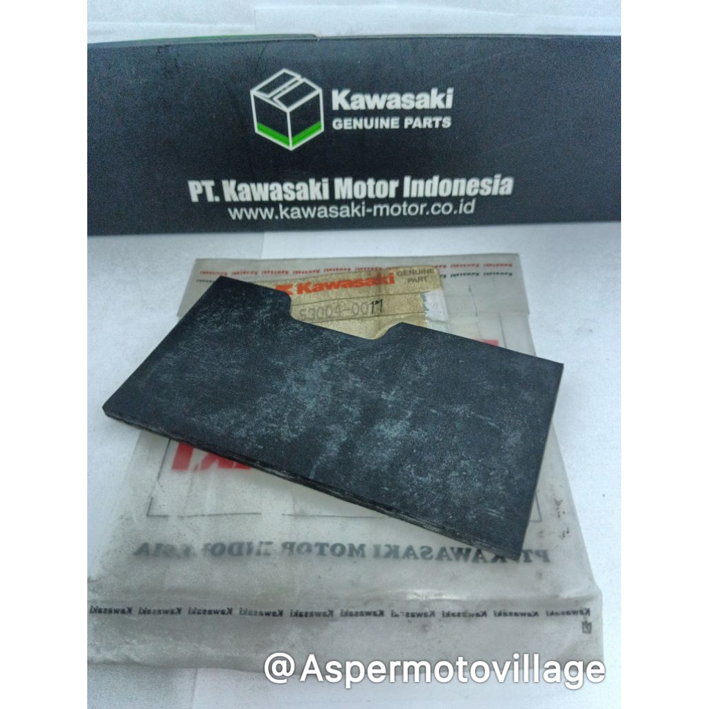 karet aki zx130 karet tatakan aki kawasaki ZX130 original MAT 53004-0011