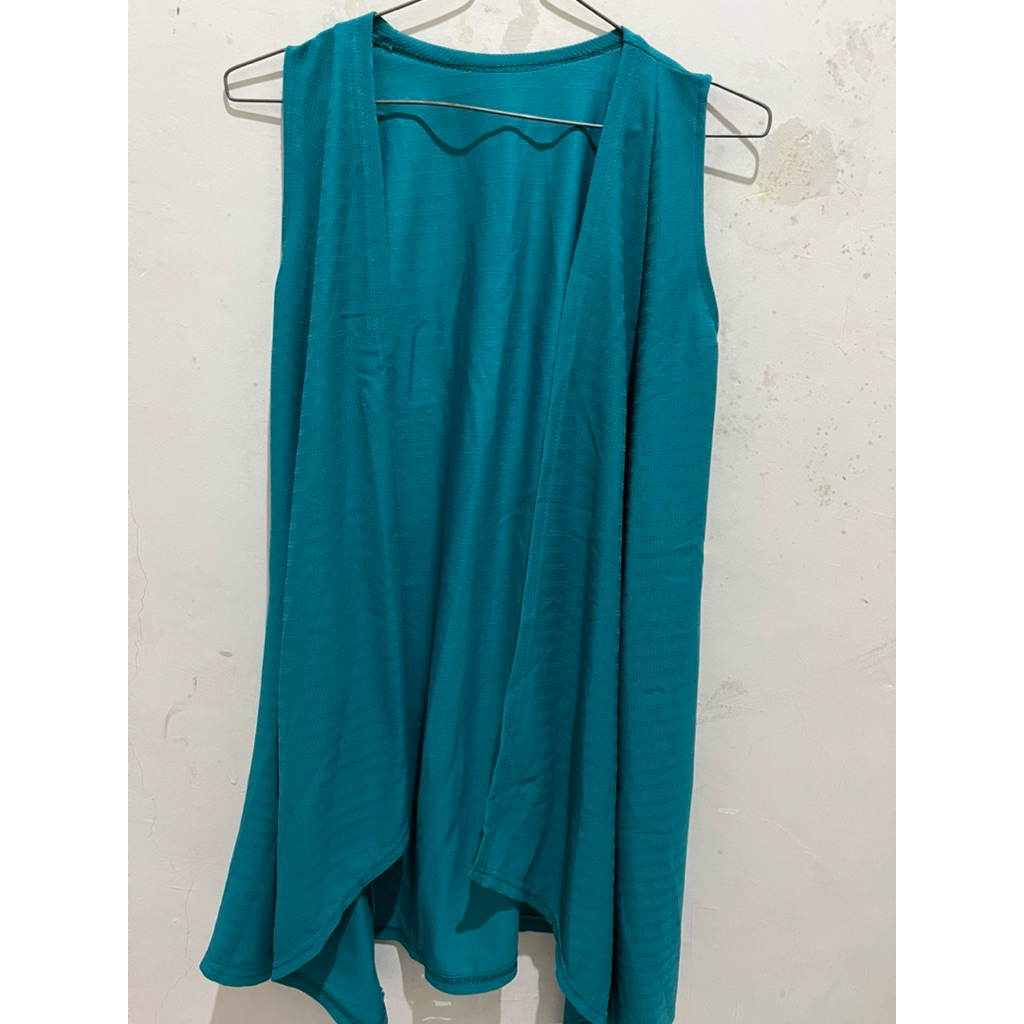 Cardigan warna hijau preloved