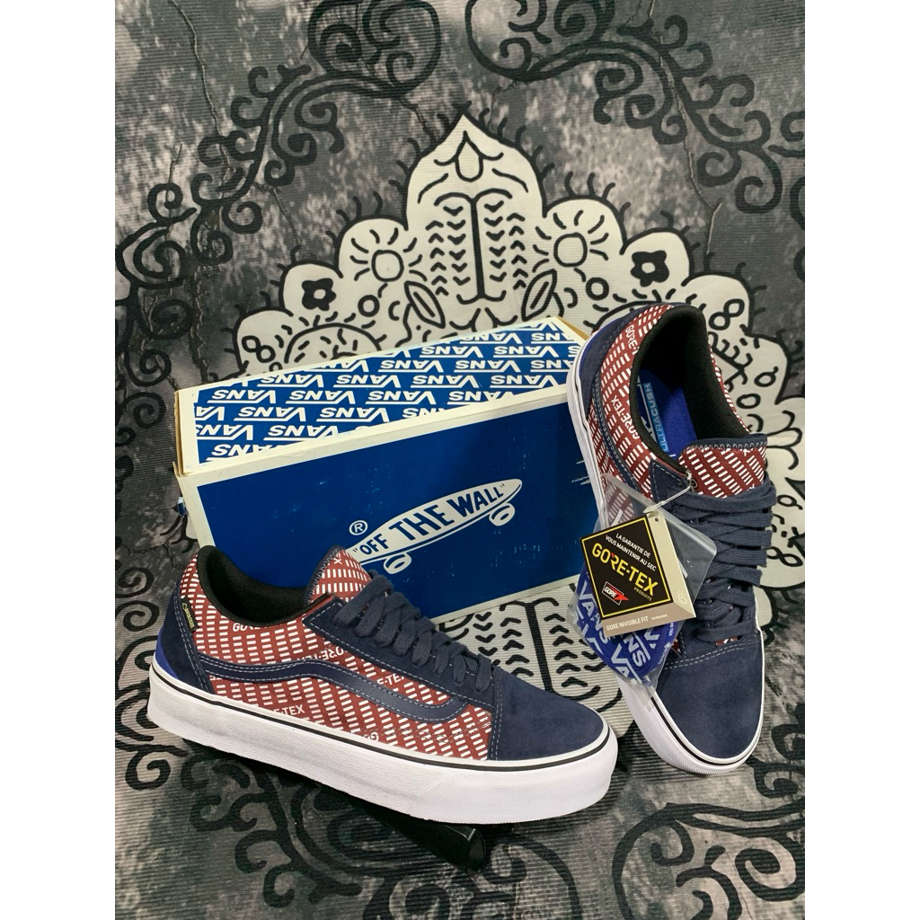 Vans Old Skool Gore-Tex “Navy / Red Print”