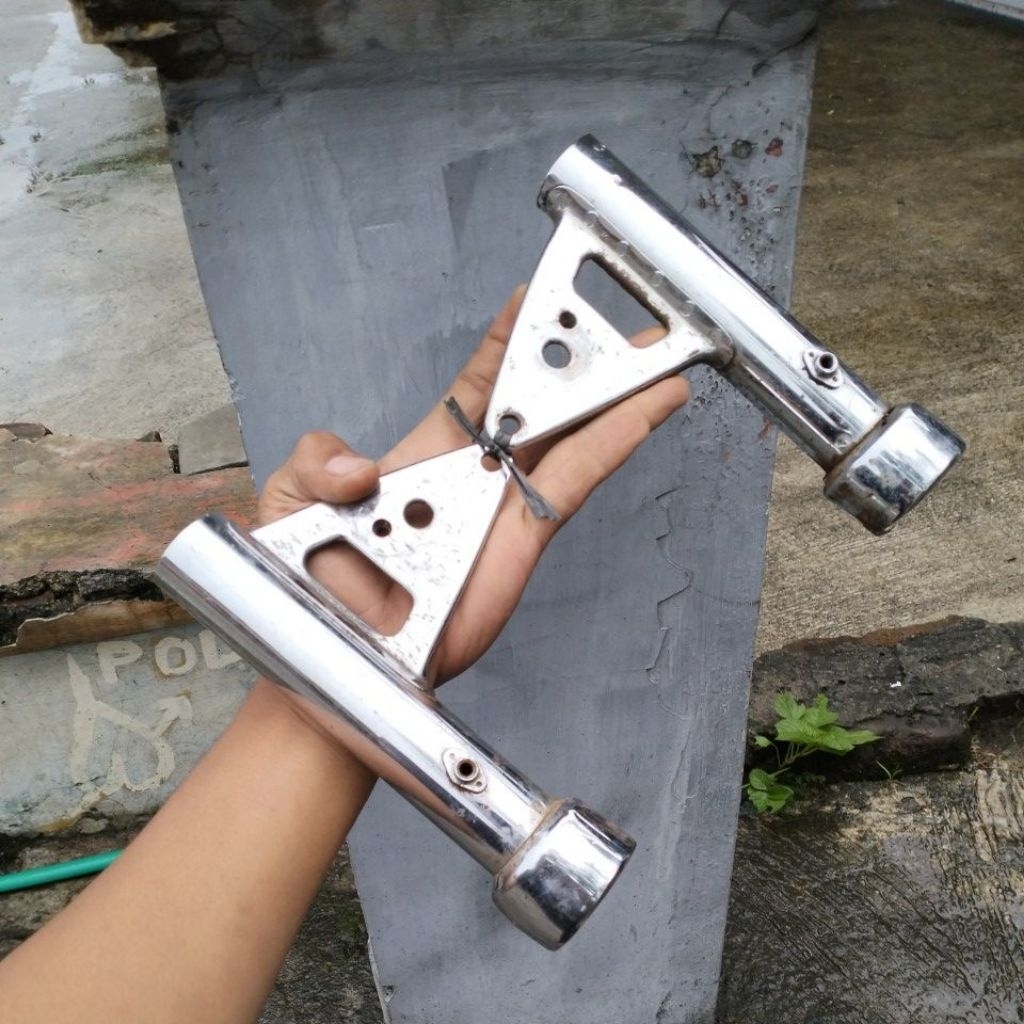 Kupingan Lampu gl100 gl125 platina 79/80 original