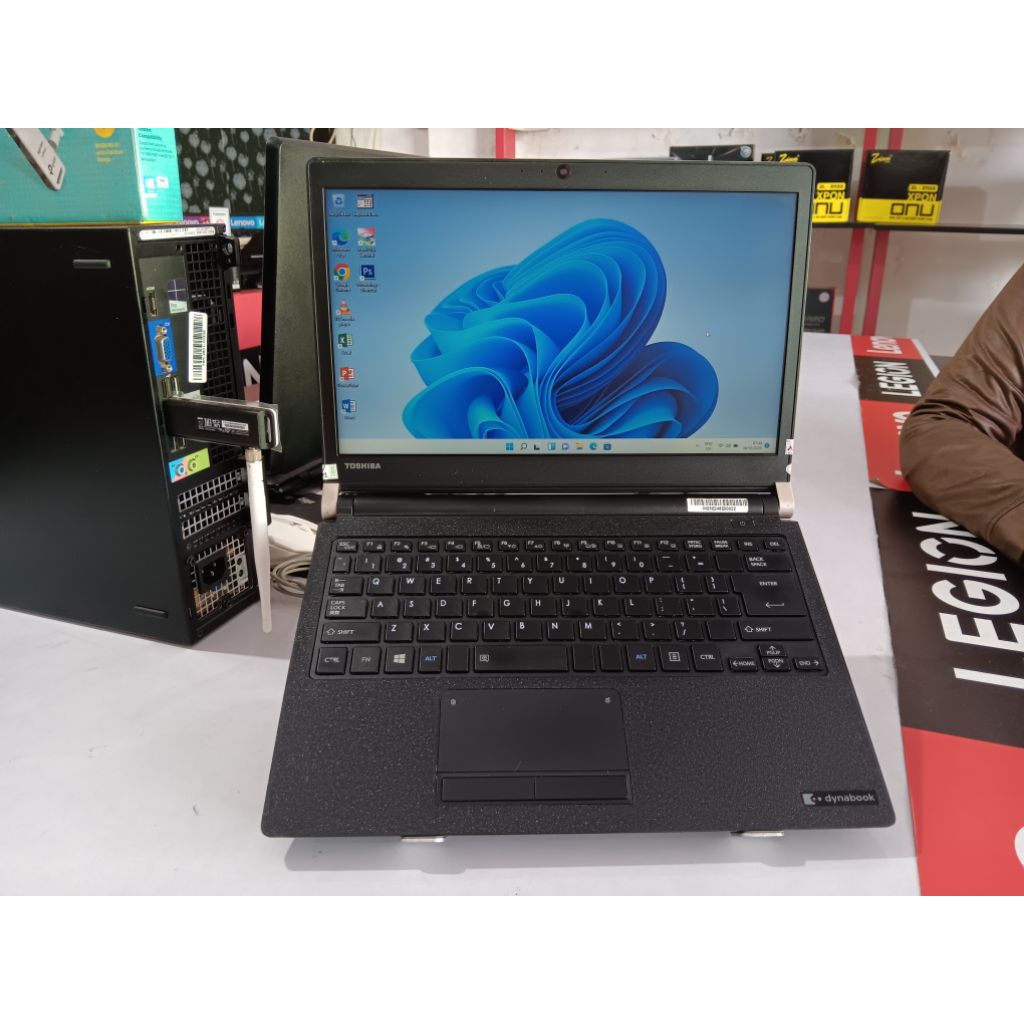 LAPTOP SECOND - TOSHIBA R73 RAM 8GB SSD 128GB