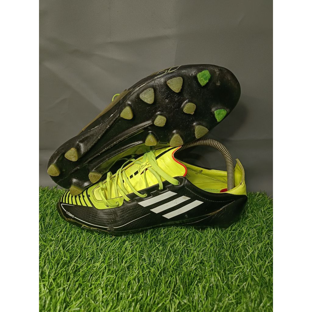 SEPATU BOLA SECOND
