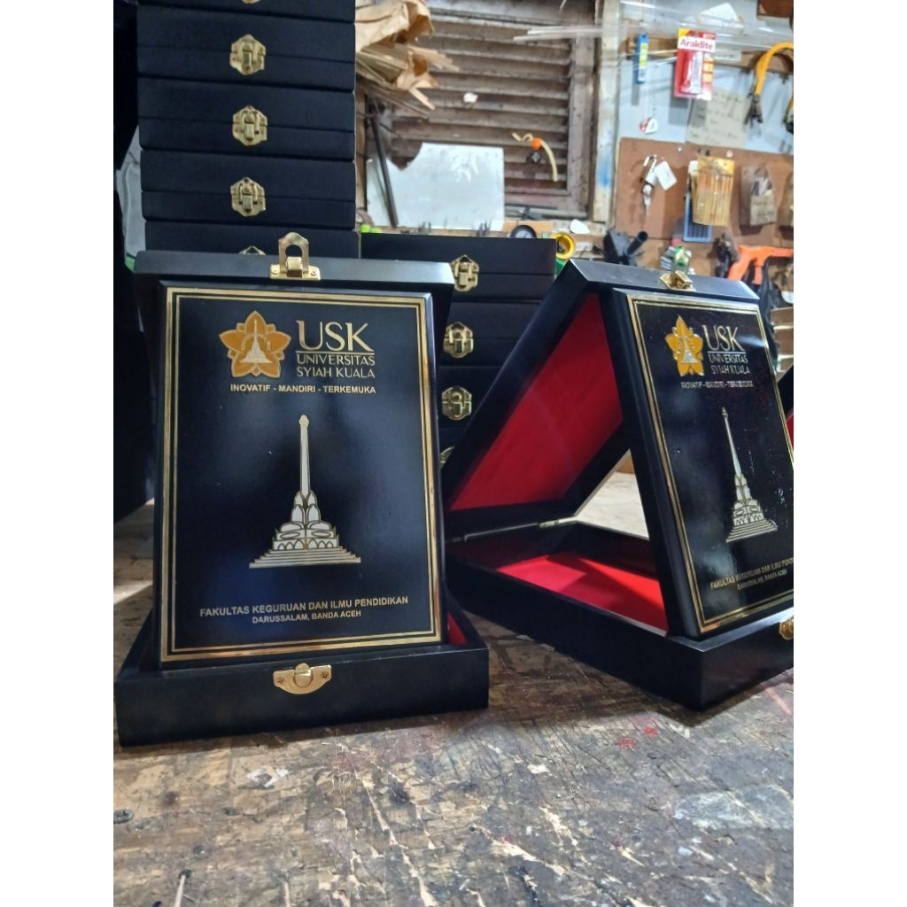 Plakat Kayu Plat Kuningan Eching