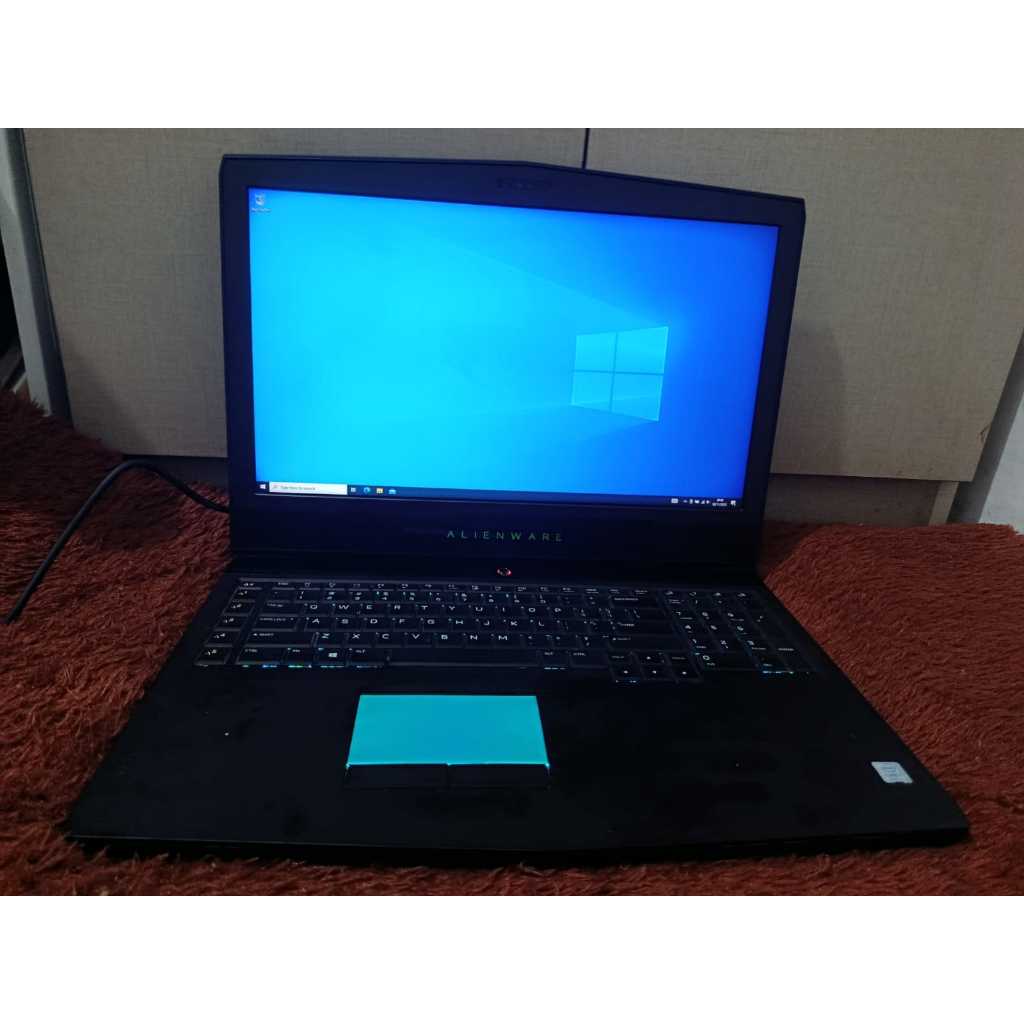 Laptop alienware P31E  Windows 10 home 64-bit  Processor Intel core i7-7700HQ 2.8GHz Ram 8 gb  Penyi