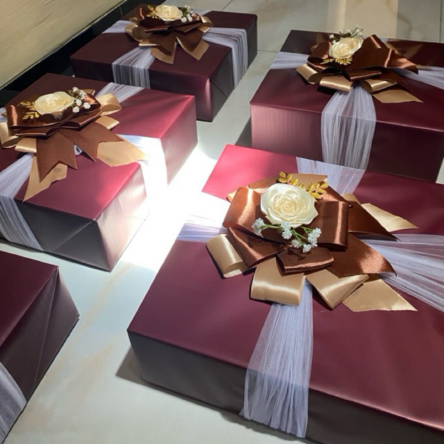 Hiasan seserahan, pita coklat