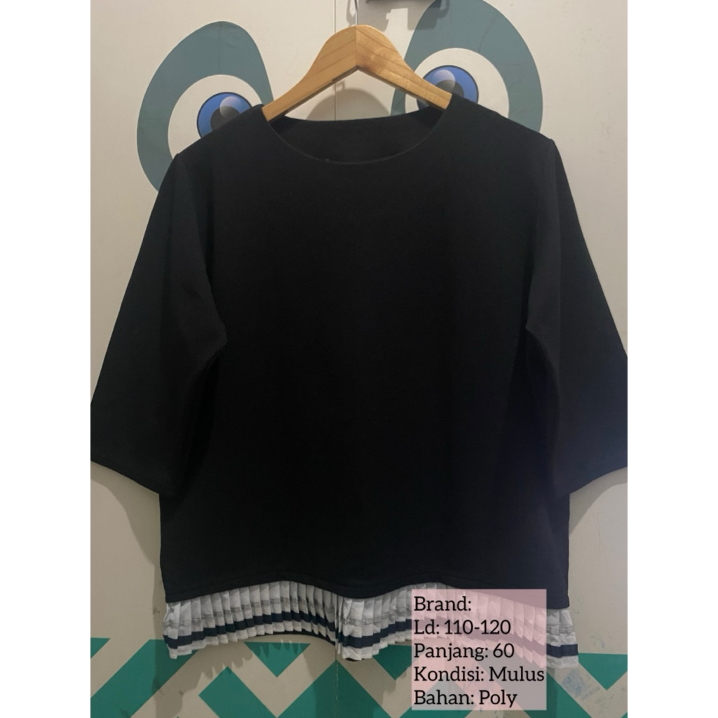 Preloved Atasan Blouse Hitam Wanita Lengan Terompet Plisket Korean Style