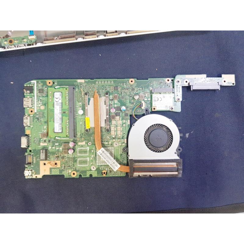 Motherboard ASUS X320LA Black I3-4005U RAM 4GB