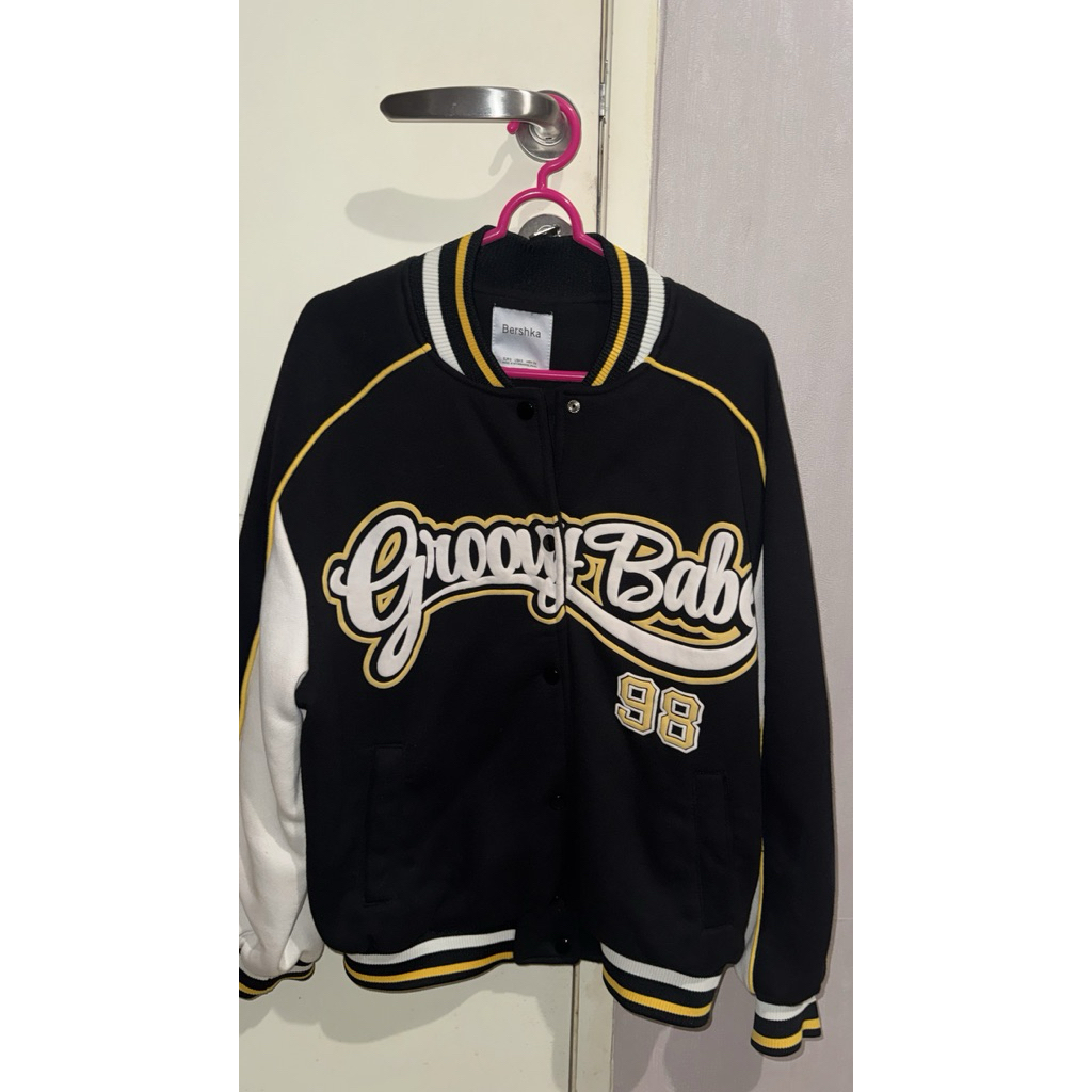 Bershka Varsity Jacket size S (dipake 2 kali doang)