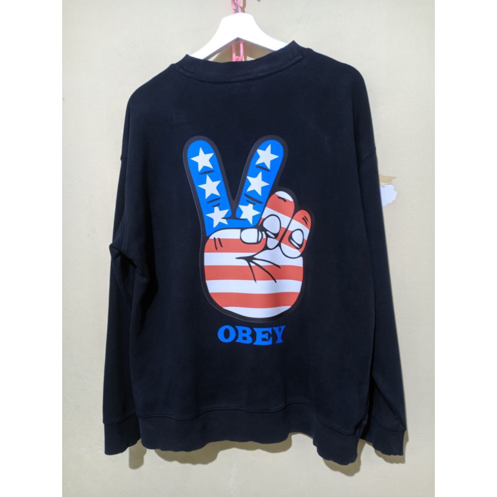 Crewneck obey second