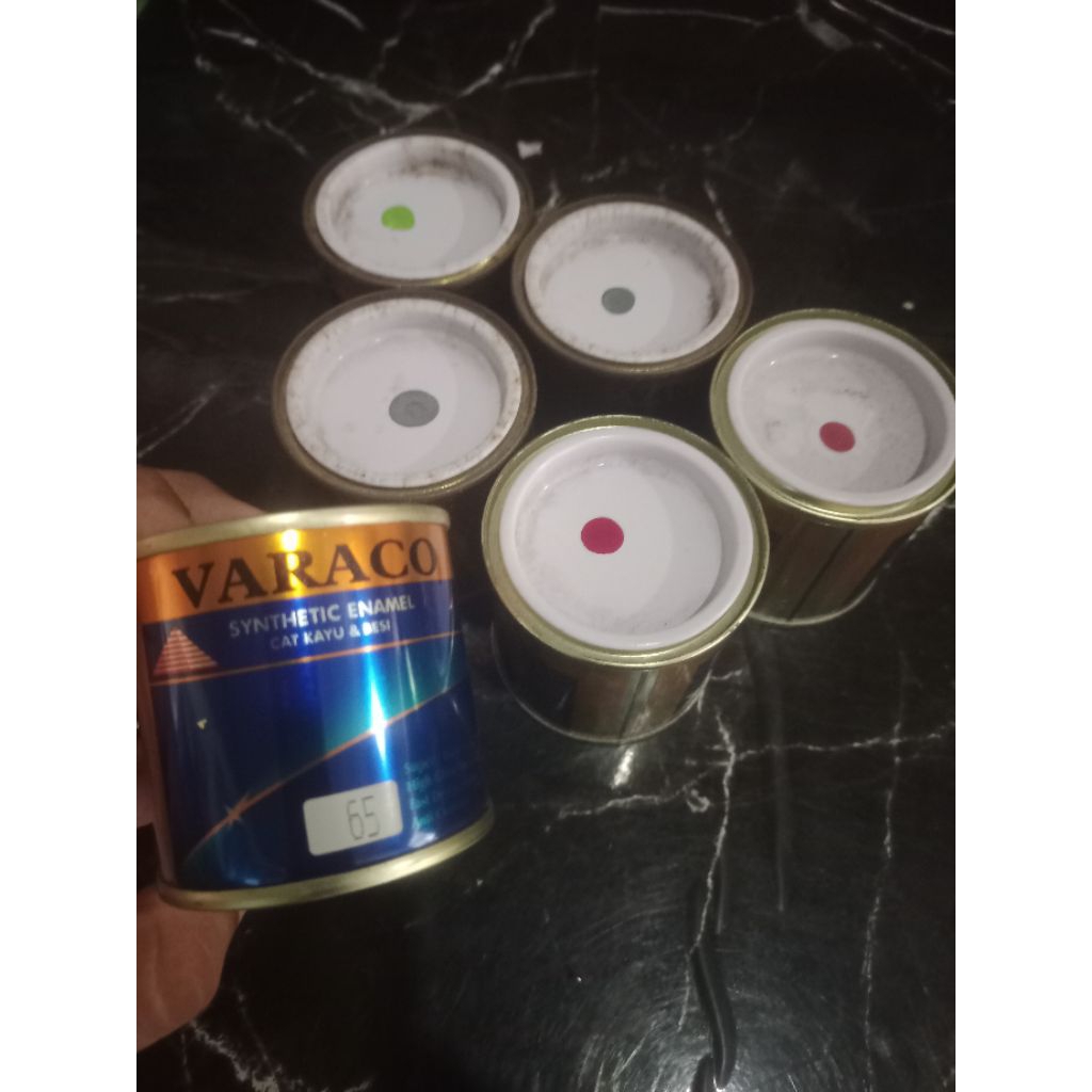 Cat kayu dan besi varaco 50 gram