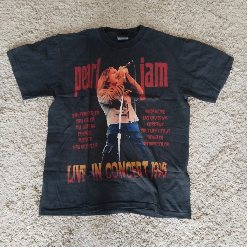 Kaos bootleg Thailand original T-shirts rock band " Pearl Jam Tour ".