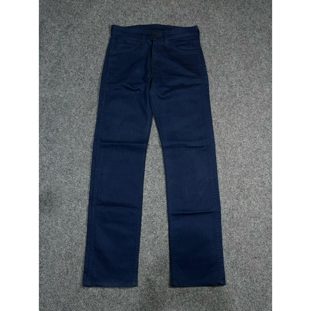 Celana chinos Levis 513