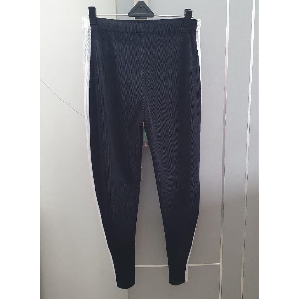 Celana Kulot Hitam Pinggiran Garis Putih Preloved