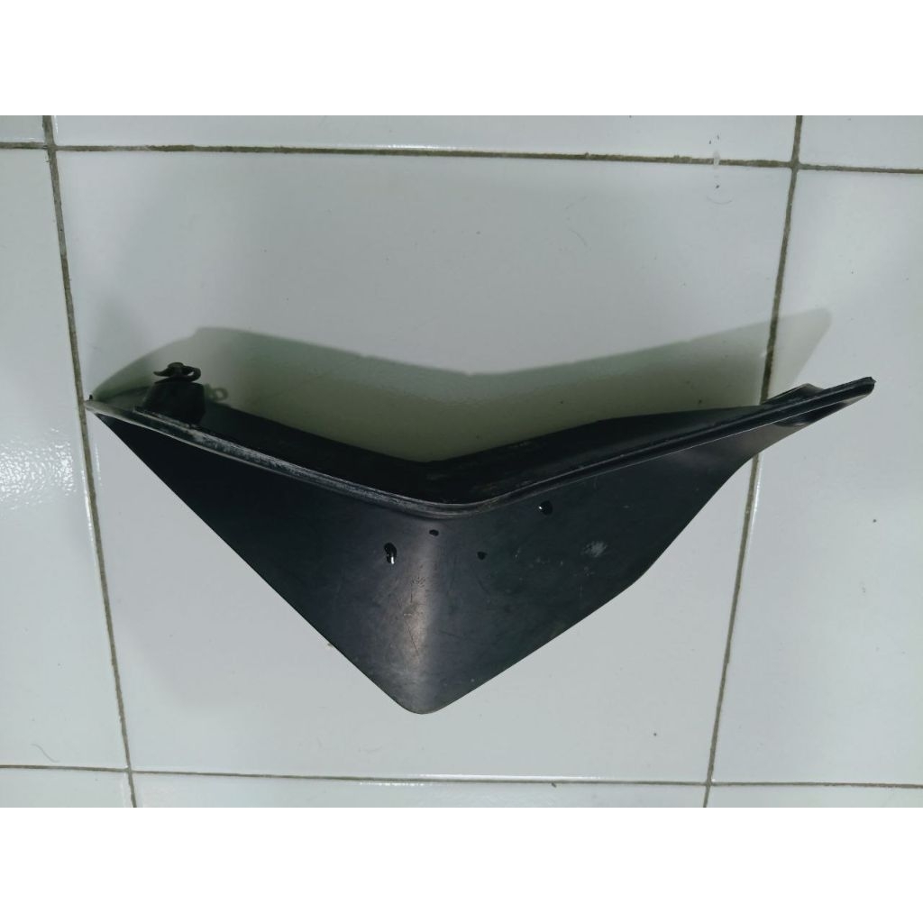 Cover sayap dalam Louver  Honda Supra x 125 helm in sebelah kiri original 2nd lepasan motor