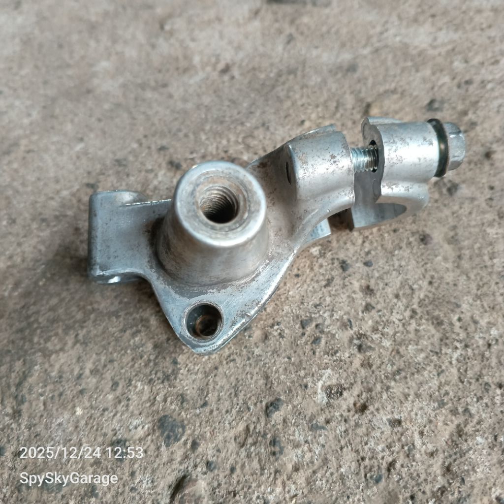 dudukan spion kiri Suzuki Skydrive 125
