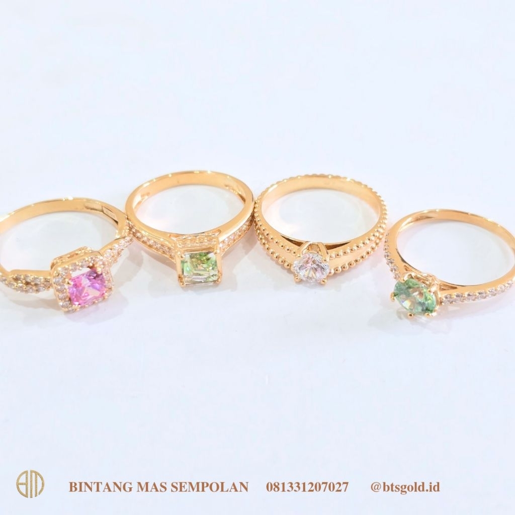 CINCIN PERMATA SOLITARE DENGAN BATU PERMATA EMAS MUDA